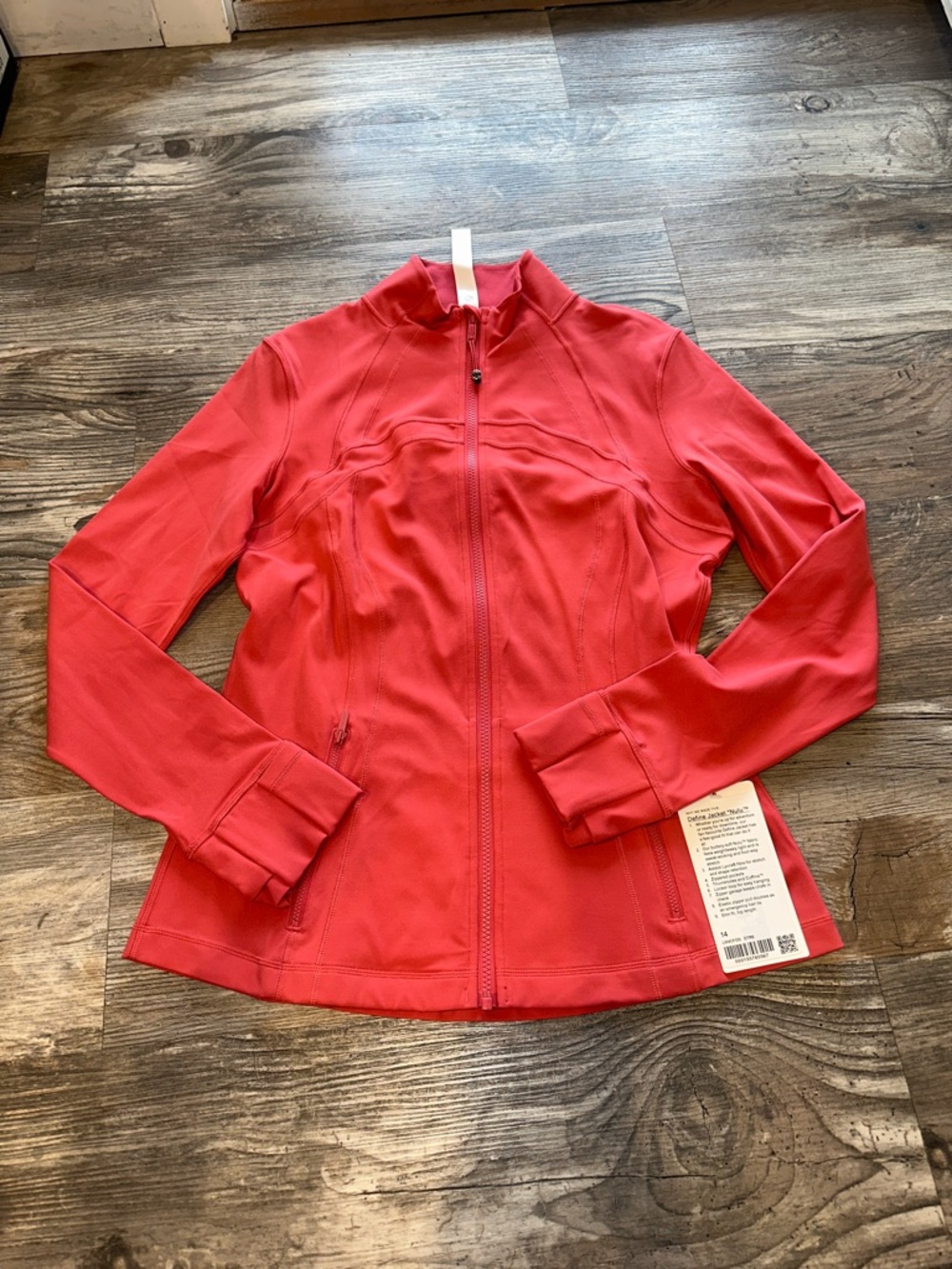 NEW with tags! Lululemon Define Jacket *Nulu
Desert Red sz 14